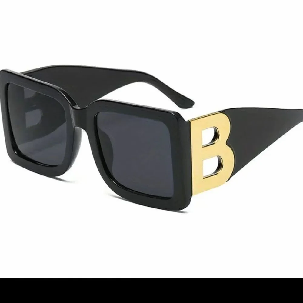 NWT Oversized heavy plastic frame, sunglasses metallic B Decor UV protec…